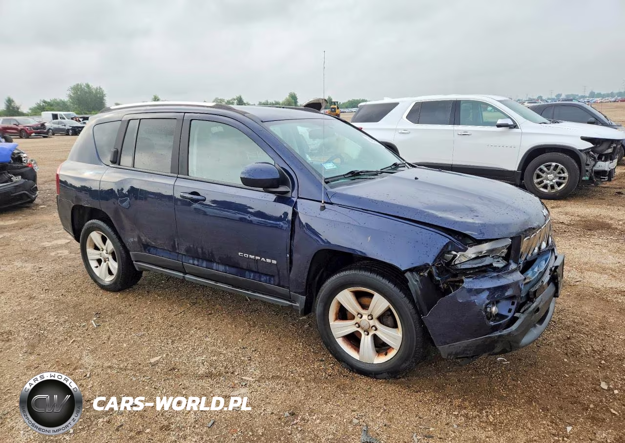 2014 Jeep Compass Latitude VIN:1C4NJDEB0ED696170 - 4