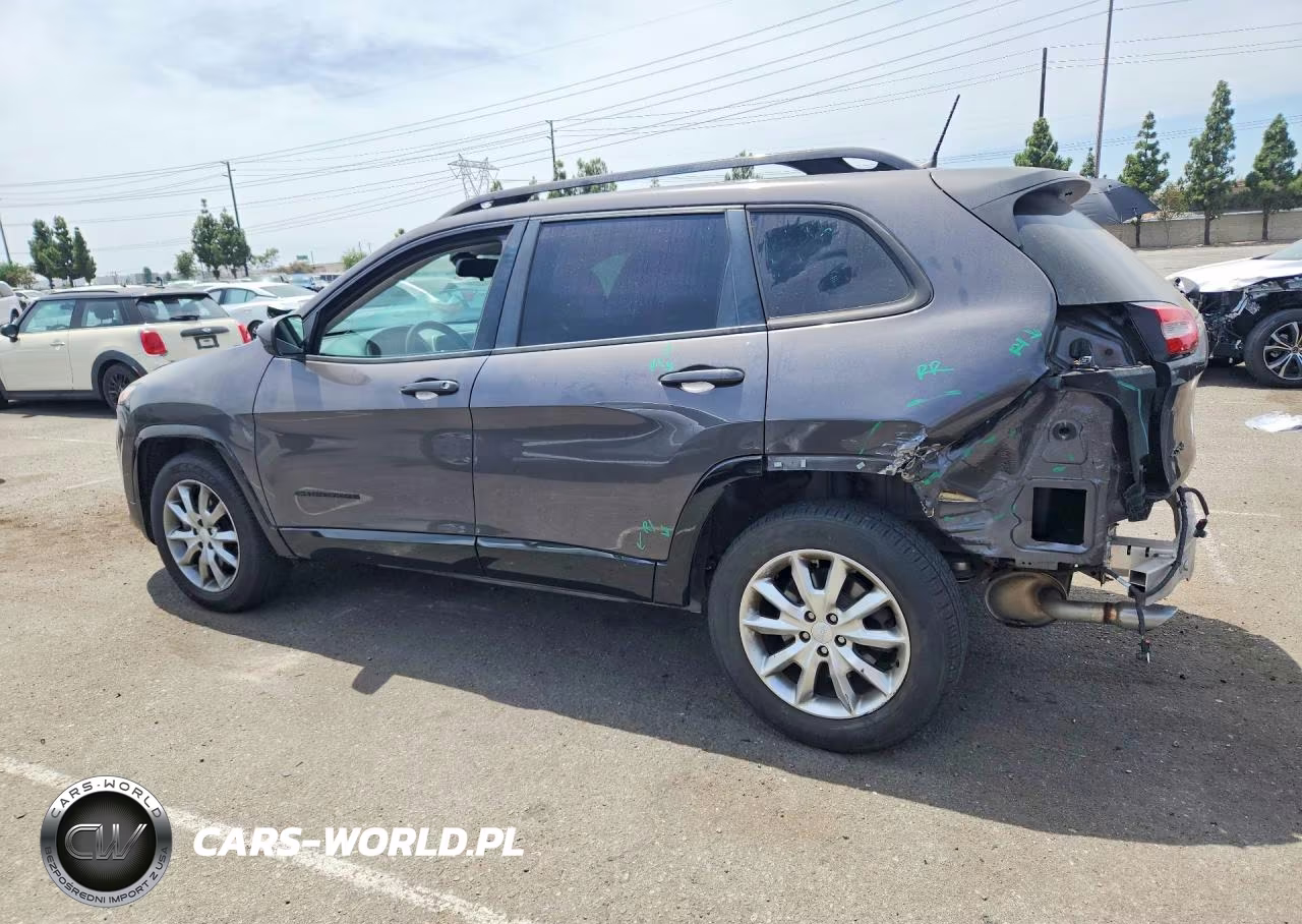 2018 Jeep Cherokee Latitude VIN:1C4PJMCB0JD587195 - 2