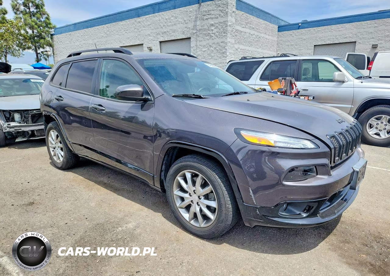 2018 Jeep Cherokee Latitude VIN:1C4PJMCB0JD587195 - 4