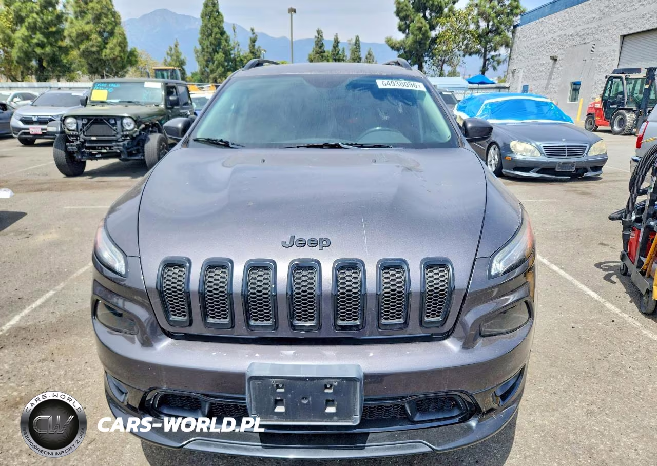 2018 Jeep Cherokee Latitude VIN:1C4PJMCB0JD587195 - 5