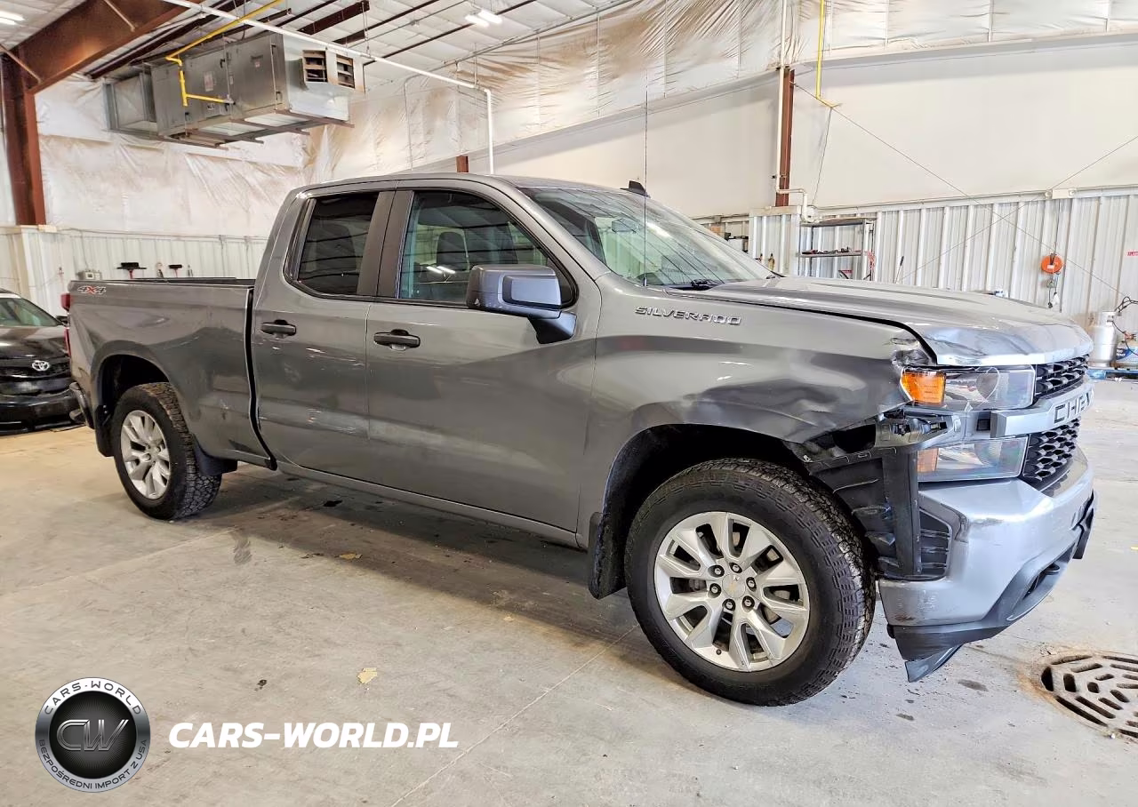 2021 Chevrolet Silverado K1500 Custom VIN:1GCRYBEKXMZ156618 - 4