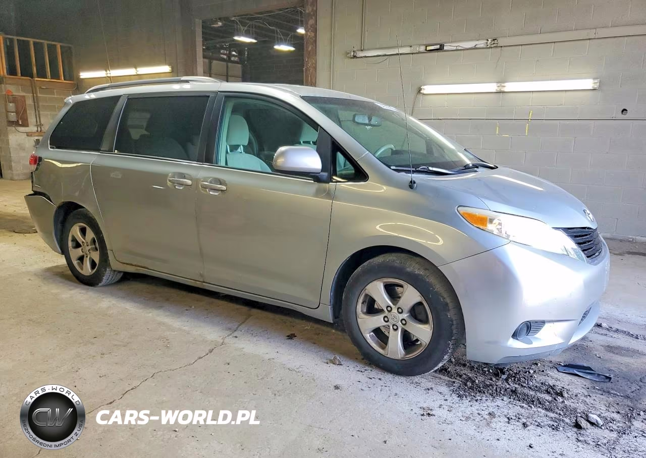 2014 Toyota Sienna Le VIN:5TDKK3DC3ES430134 - 4