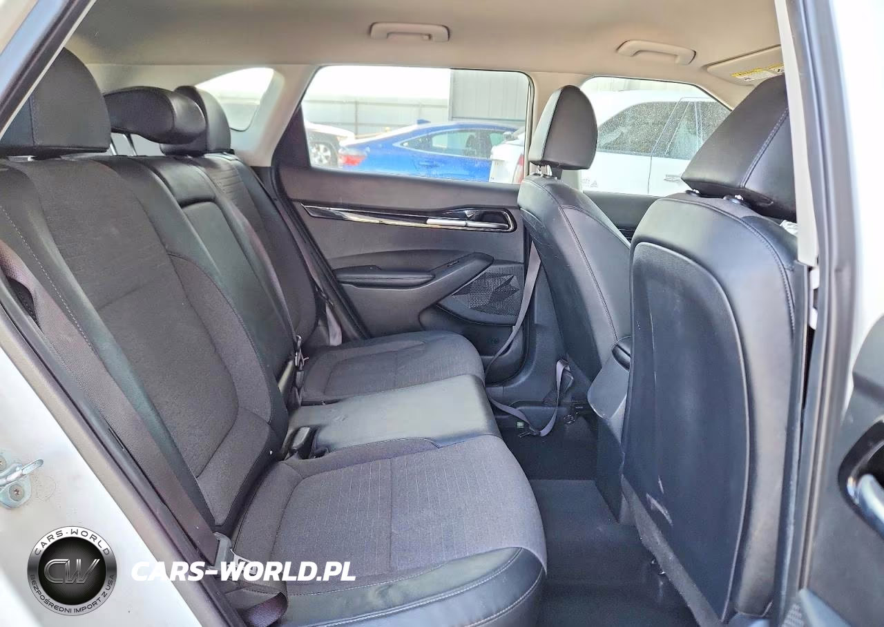 2021 Kia Seltos S VIN:KNDEUCA24M7195268 - 11