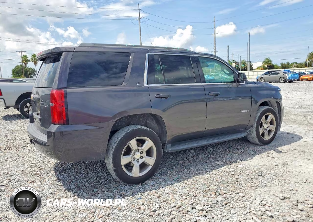 2018 Chevrolet Tahoe C1500 Lt VIN:1GNSCBKC2JR105937 - 3