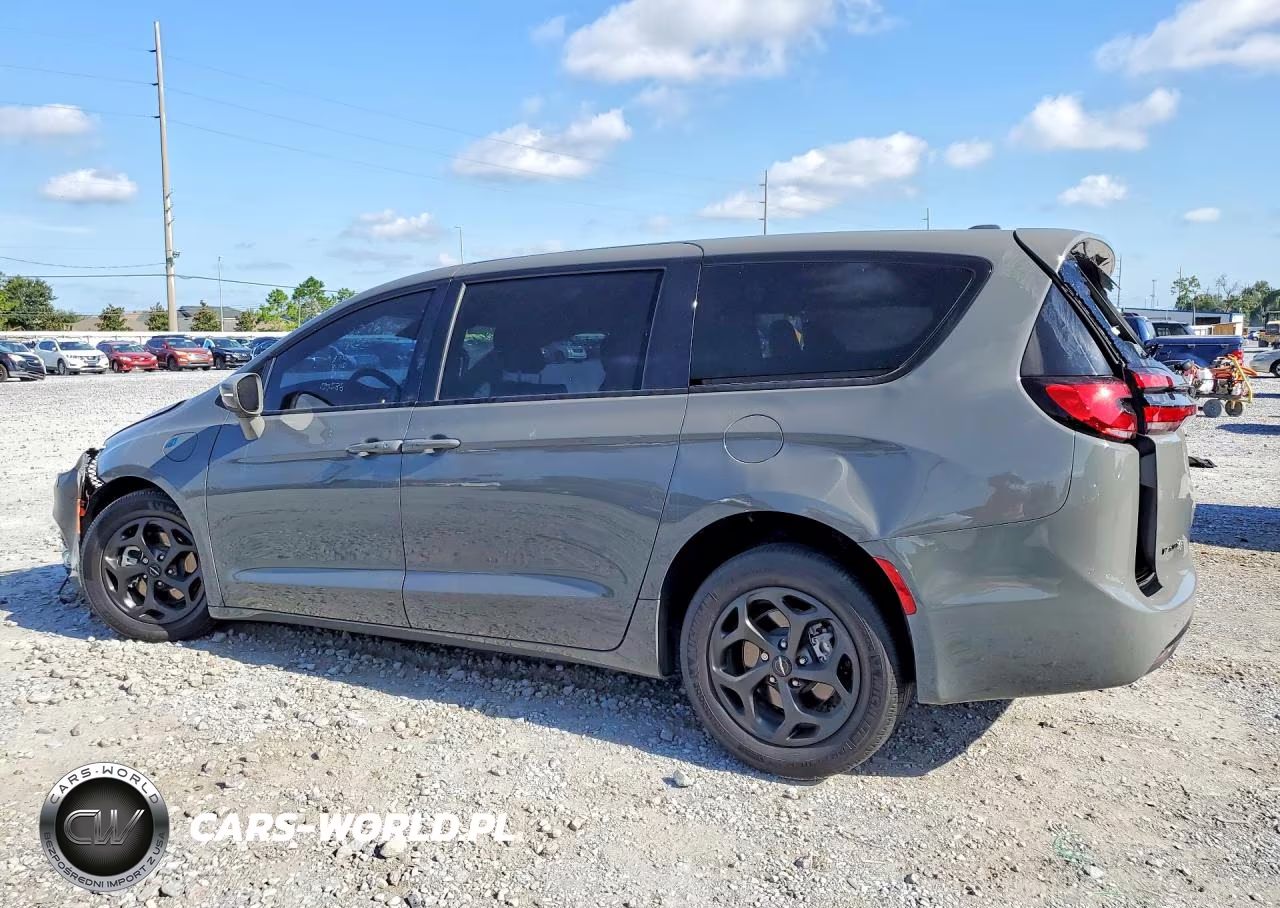 2022 Chrysler Pacifica Hybrid Touring L VIN:2C4RC1L74NR139588 - 2