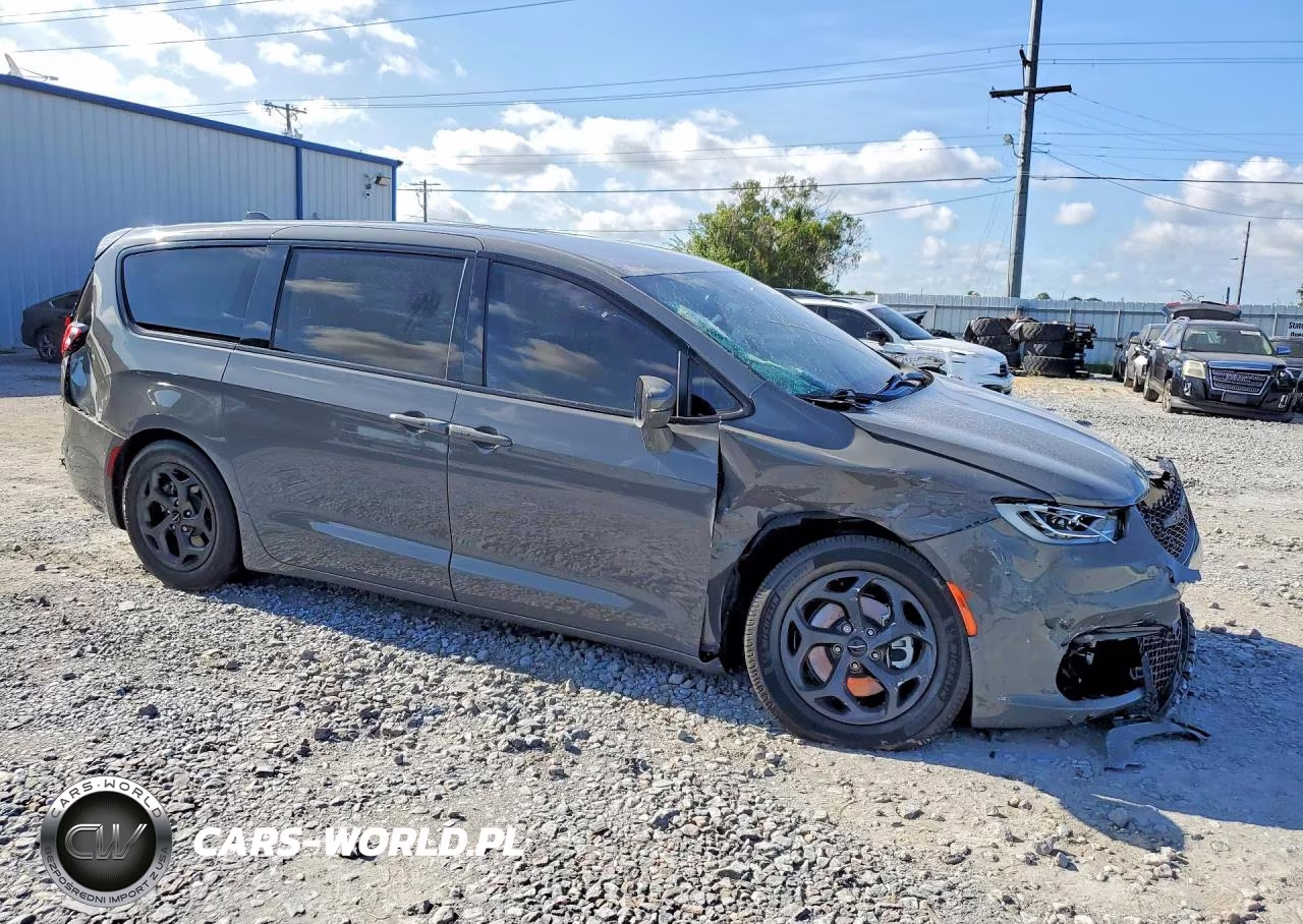 2022 Chrysler Pacifica Hybrid Touring L VIN:2C4RC1L74NR139588 - 4