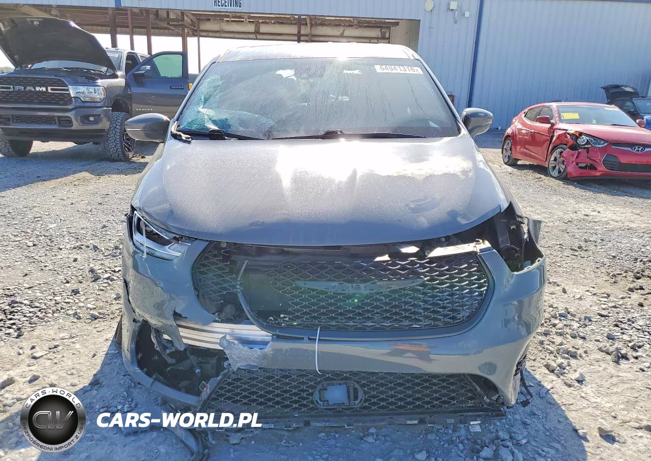 2022 Chrysler Pacifica Hybrid Touring L VIN:2C4RC1L74NR139588 - 5