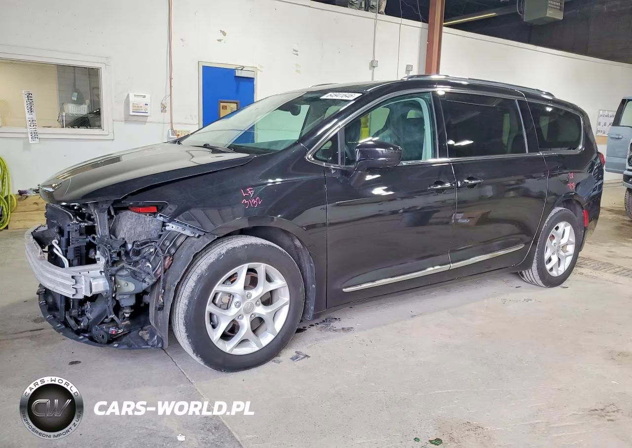 2017 Chrysler Pacifica Touring L Plus