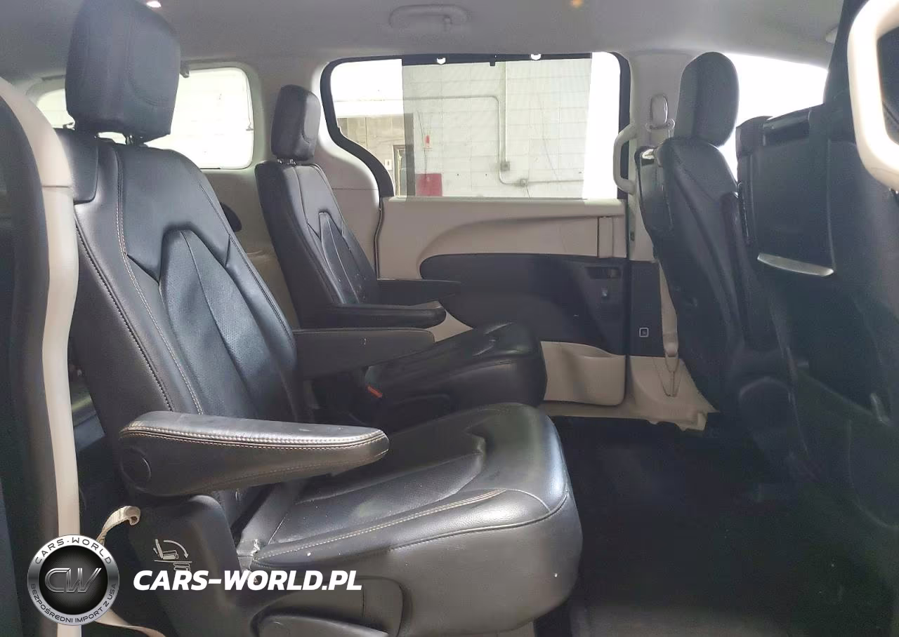 2017 Chrysler Pacifica Touring L Plus VIN:2C4RC1EGXHR757502 - 11