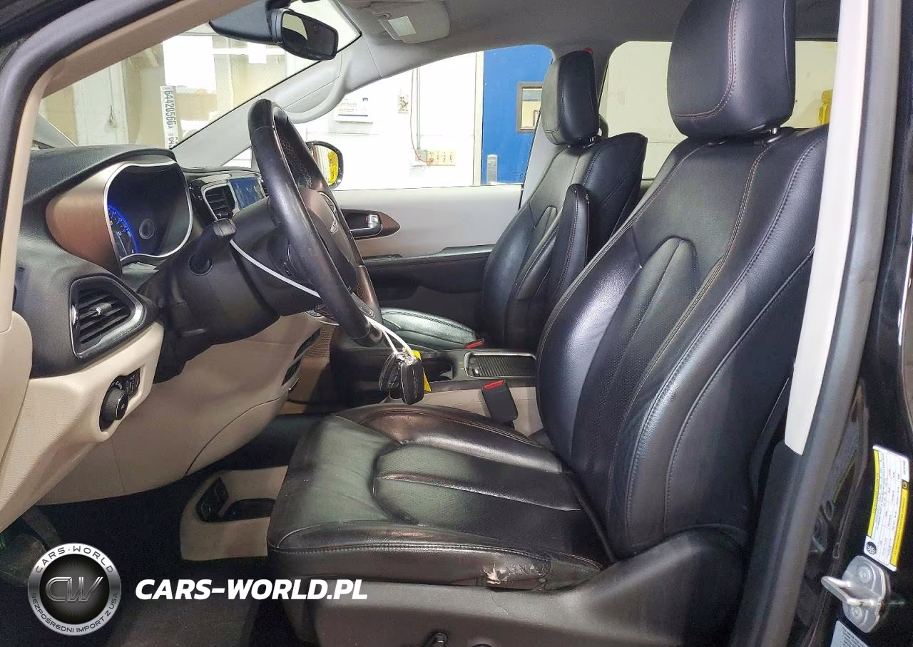 2017 Chrysler Pacifica Touring L Plus VIN:2C4RC1EGXHR757502 - 7