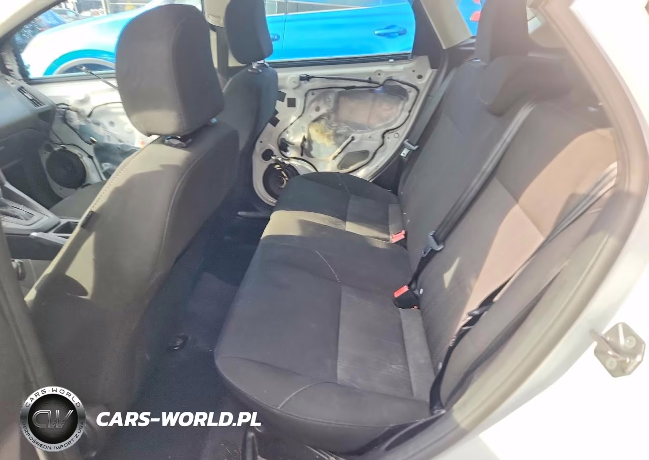 2015 Ford Focus Se VIN:1FADP3K28FL276131 - 10