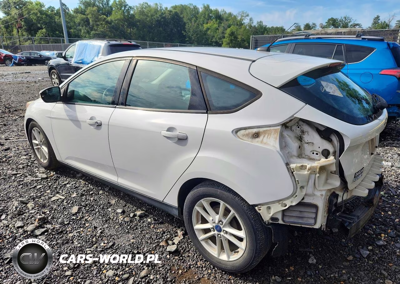 2015 Ford Focus Se VIN:1FADP3K28FL276131 - 2