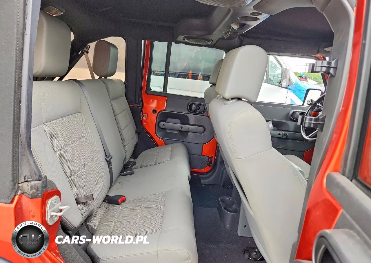2009 Jeep Wrangler Unlimited Rubicon VIN:1J4GA69149L730803 - 10
