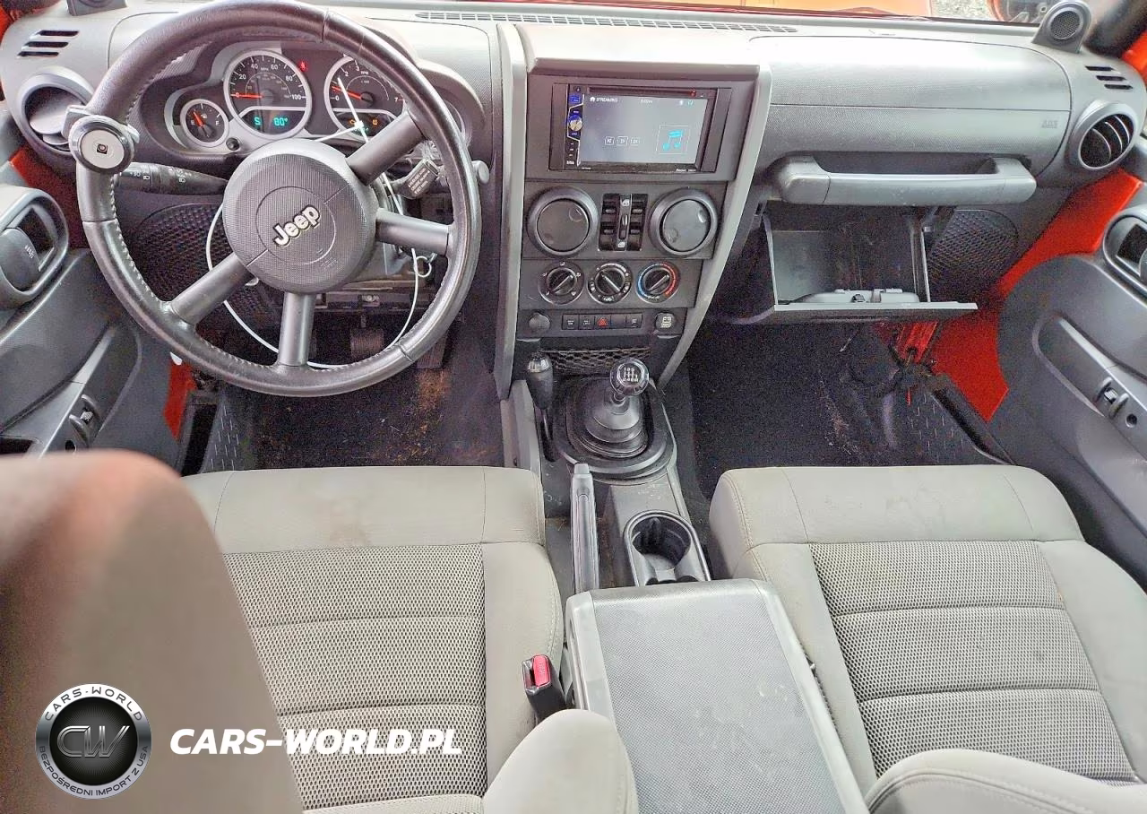 2009 Jeep Wrangler Unlimited Rubicon VIN:1J4GA69149L730803 - 8