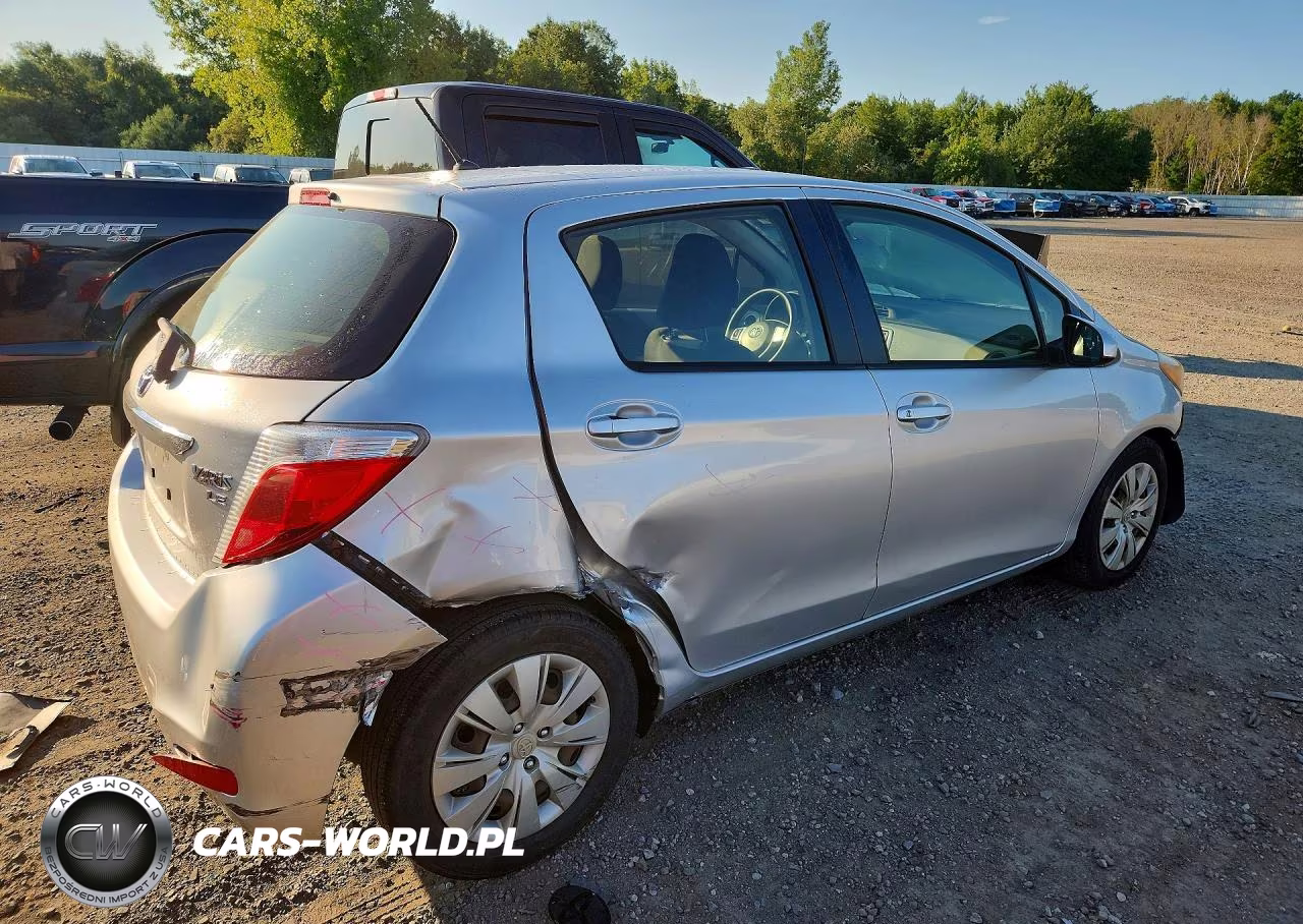 2014 Toyota Yaris 5-Door Le VIN:JTDKTUD33ED575768 - 3