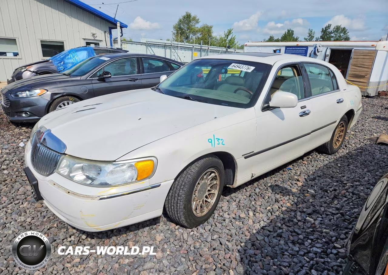 2002 Lincoln Town Car Signature