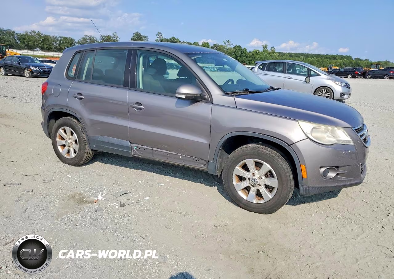 2010 Volkswagen Tiguan S VIN:WVGAV7AXXAW511610 - 4