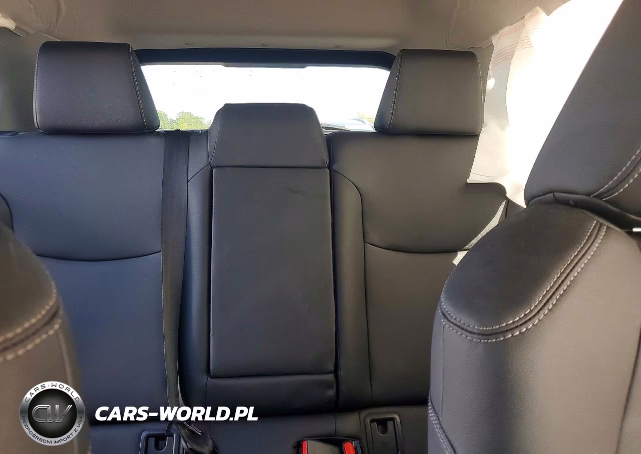2026 Toyota Corolla Cross Xle VIN:7MUDAABG2TV149256 - 10