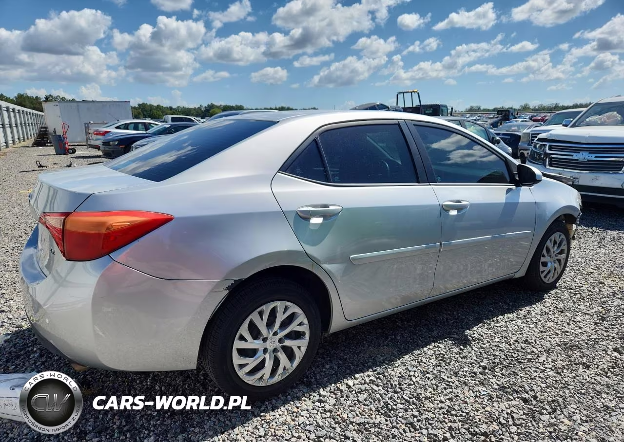 2017 Toyota Corolla Le VIN:2T1BURHEXHC851533 - 3