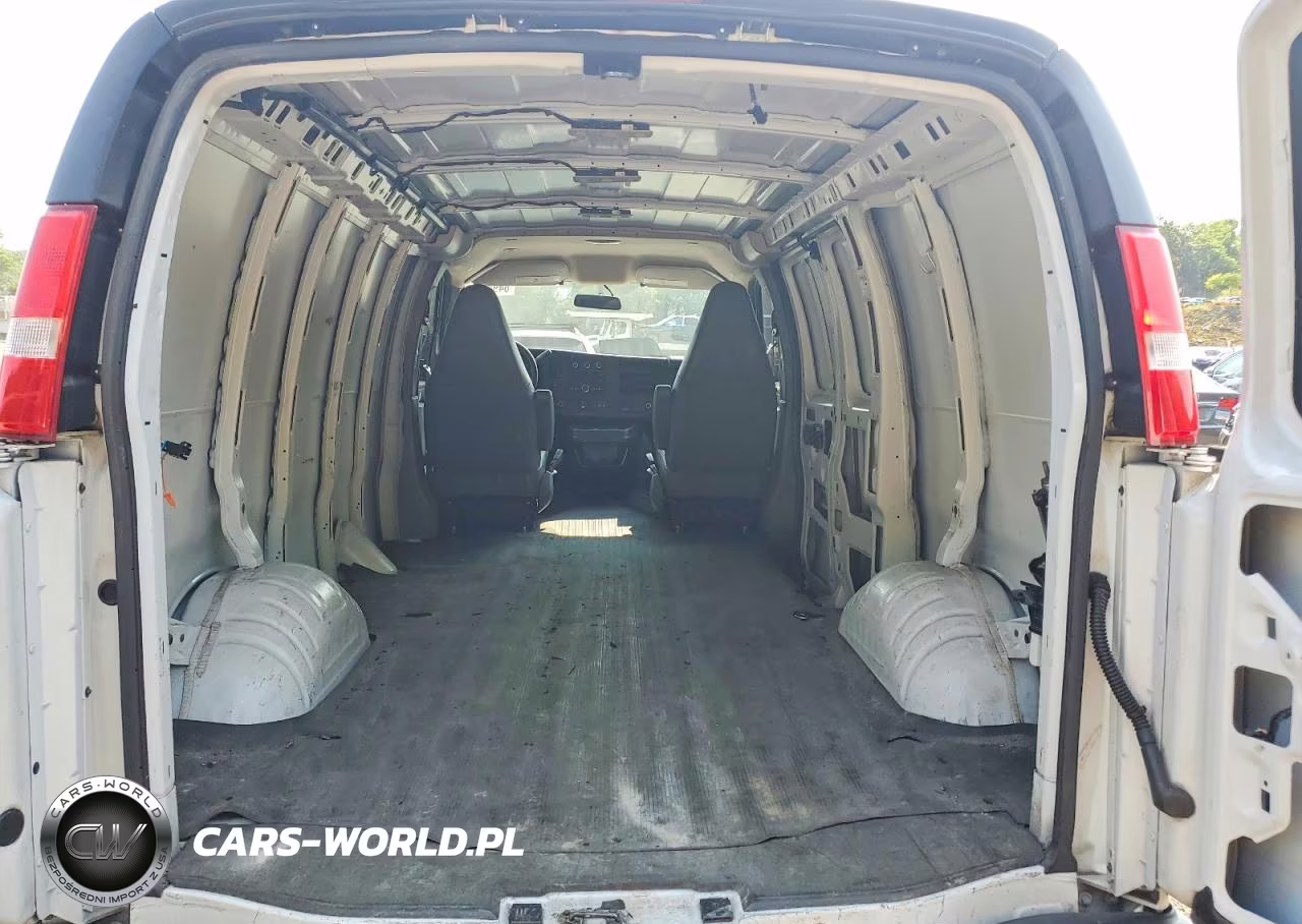 2020 Chevrolet Express 2500 Cargo Delivery Van VIN:1GCWGAFP8L1149058 - 10