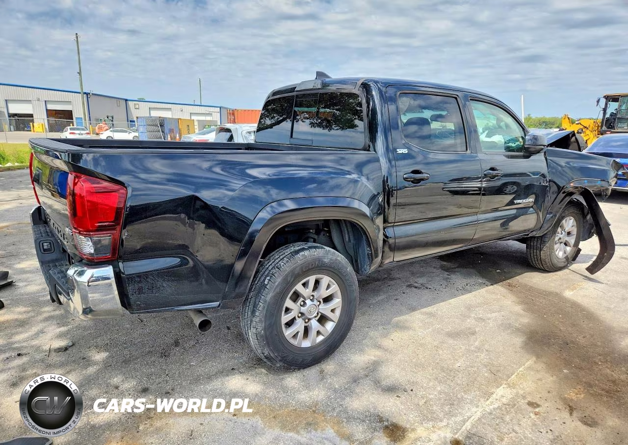 2018 Toyota Tacoma Sr5 V6 VIN:5TFAZ5CN4JX070415 - 3