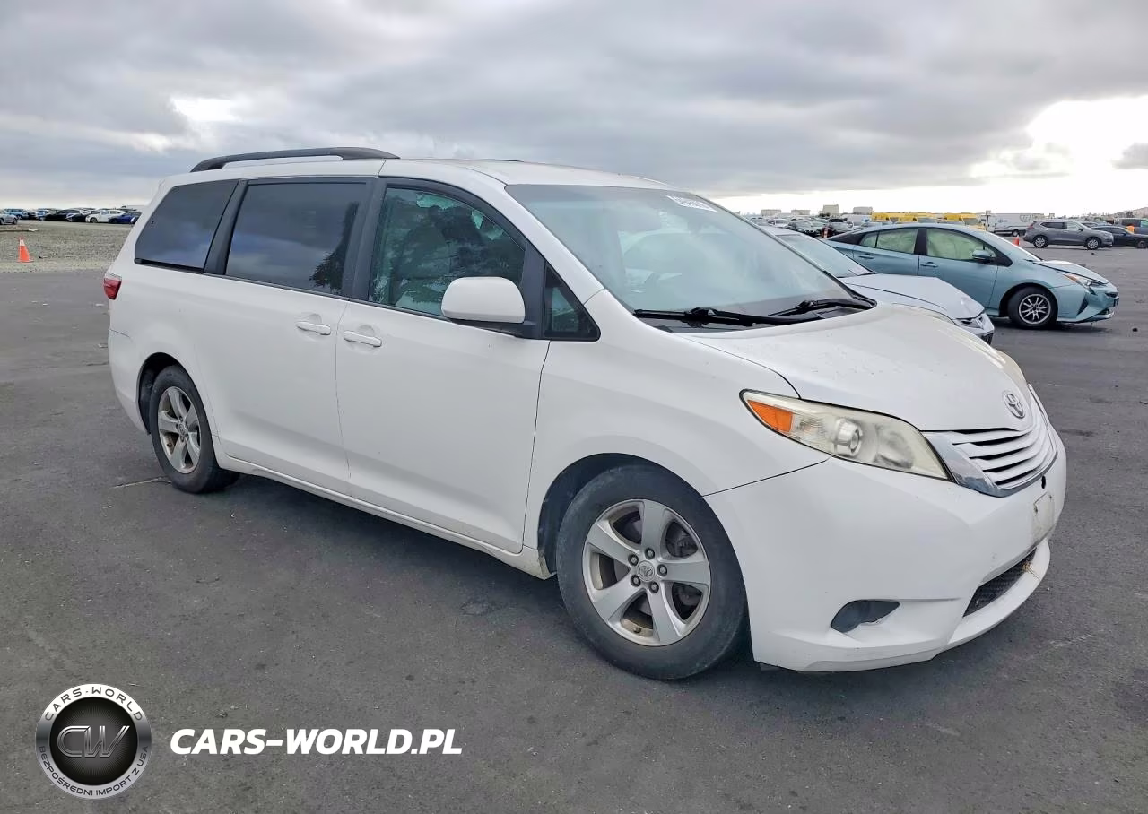 2015 Toyota Sienna Le VIN:5TDKK3DCXFS677393 - 4