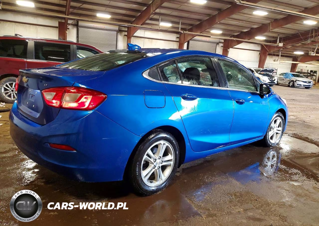 2018 Chevrolet Cruze Lt VIN:1G1BE5SM4J7206298 - 3