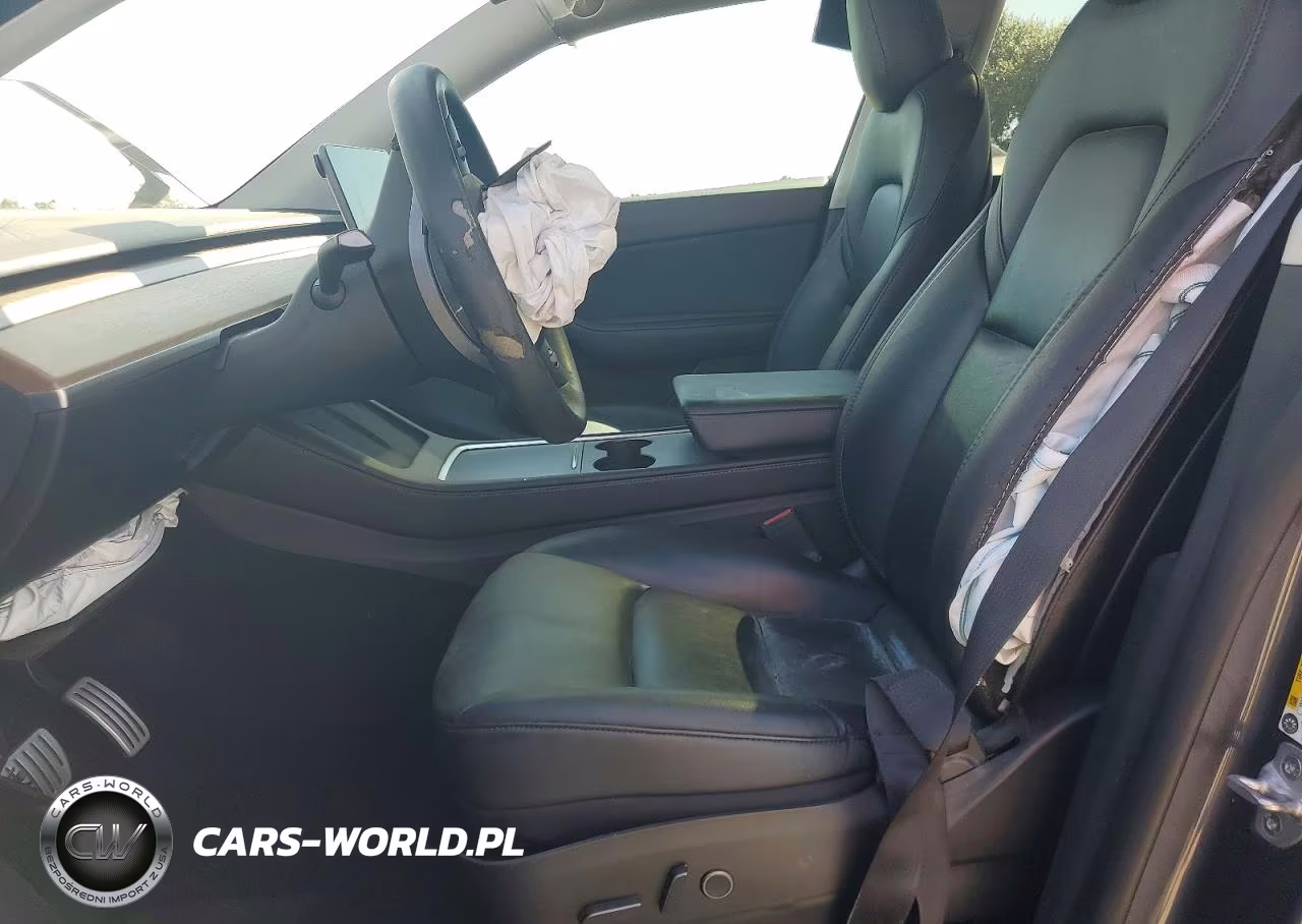 2022 Tesla Model Y VIN:7SAYGDEF2NF451719 - 7