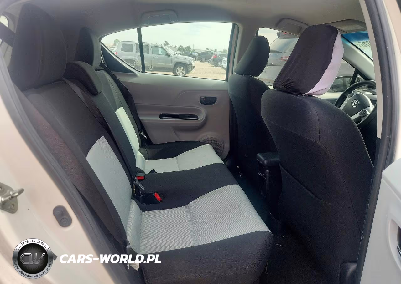 2012 Toyota Prius C Three VIN:JTDKDTB38C1022557 - 10