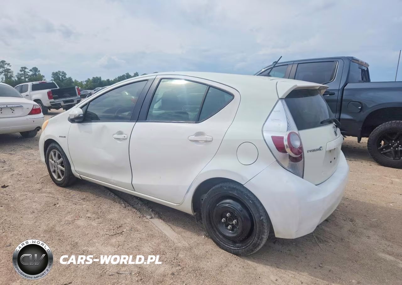 2012 Toyota Prius C Three VIN:JTDKDTB38C1022557 - 2