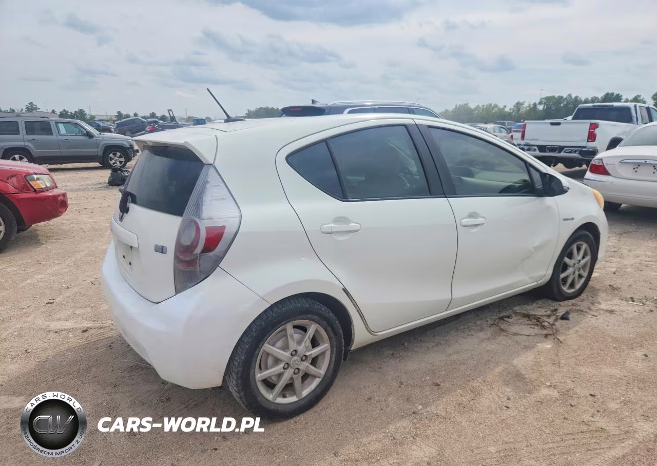 2012 Toyota Prius C Three VIN:JTDKDTB38C1022557 - 3
