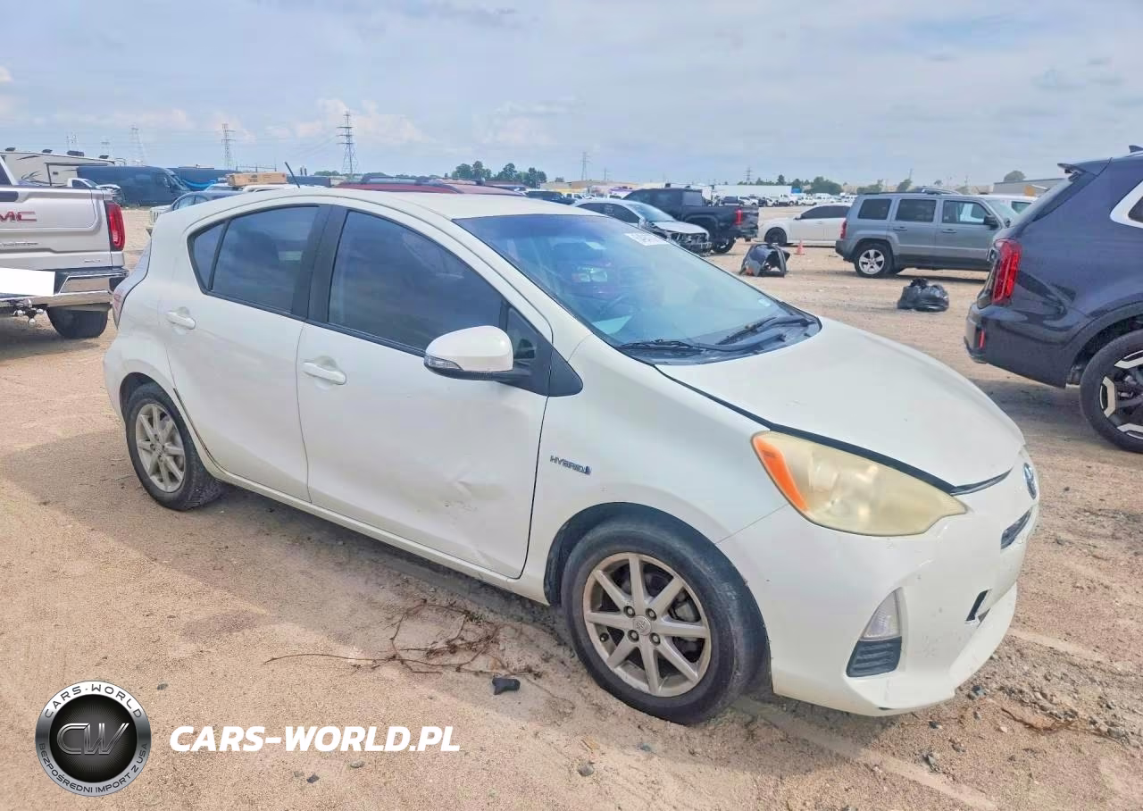 2012 Toyota Prius C Three VIN:JTDKDTB38C1022557 - 4
