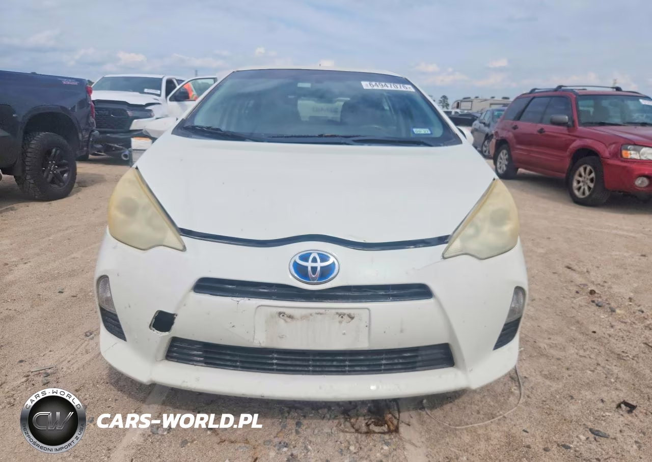 2012 Toyota Prius C Three VIN:JTDKDTB38C1022557 - 5