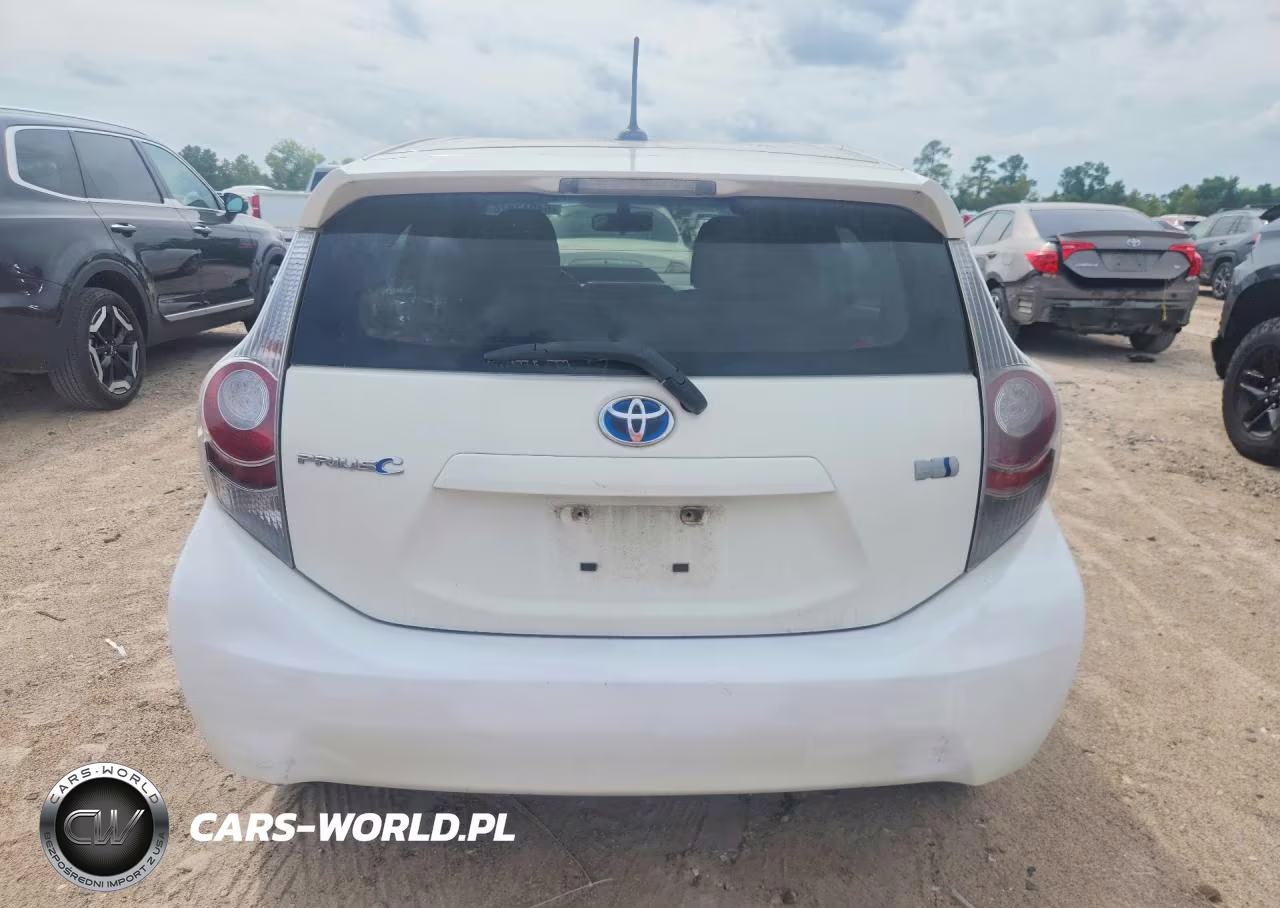 2012 Toyota Prius C Three VIN:JTDKDTB38C1022557 - 6
