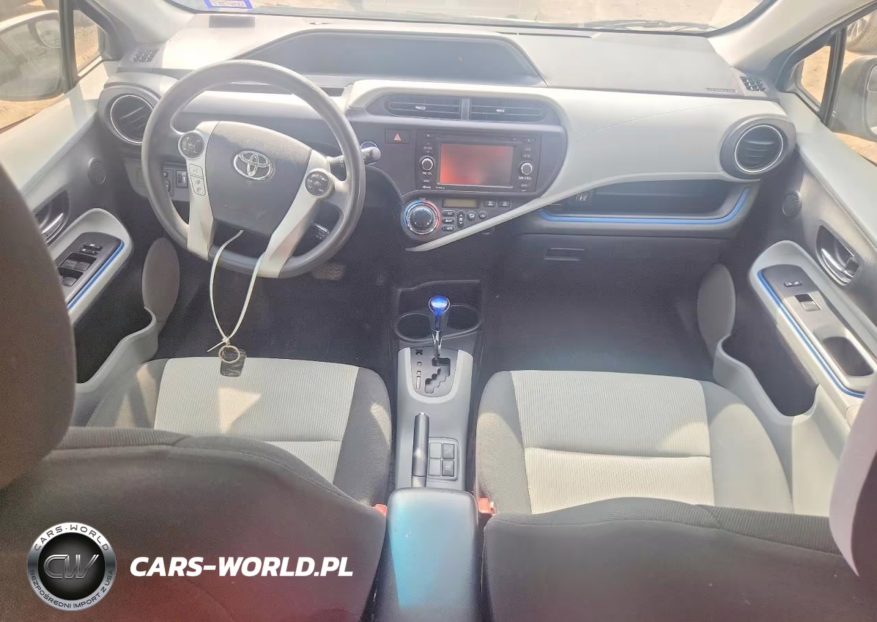 2012 Toyota Prius C Three VIN:JTDKDTB38C1022557 - 8
