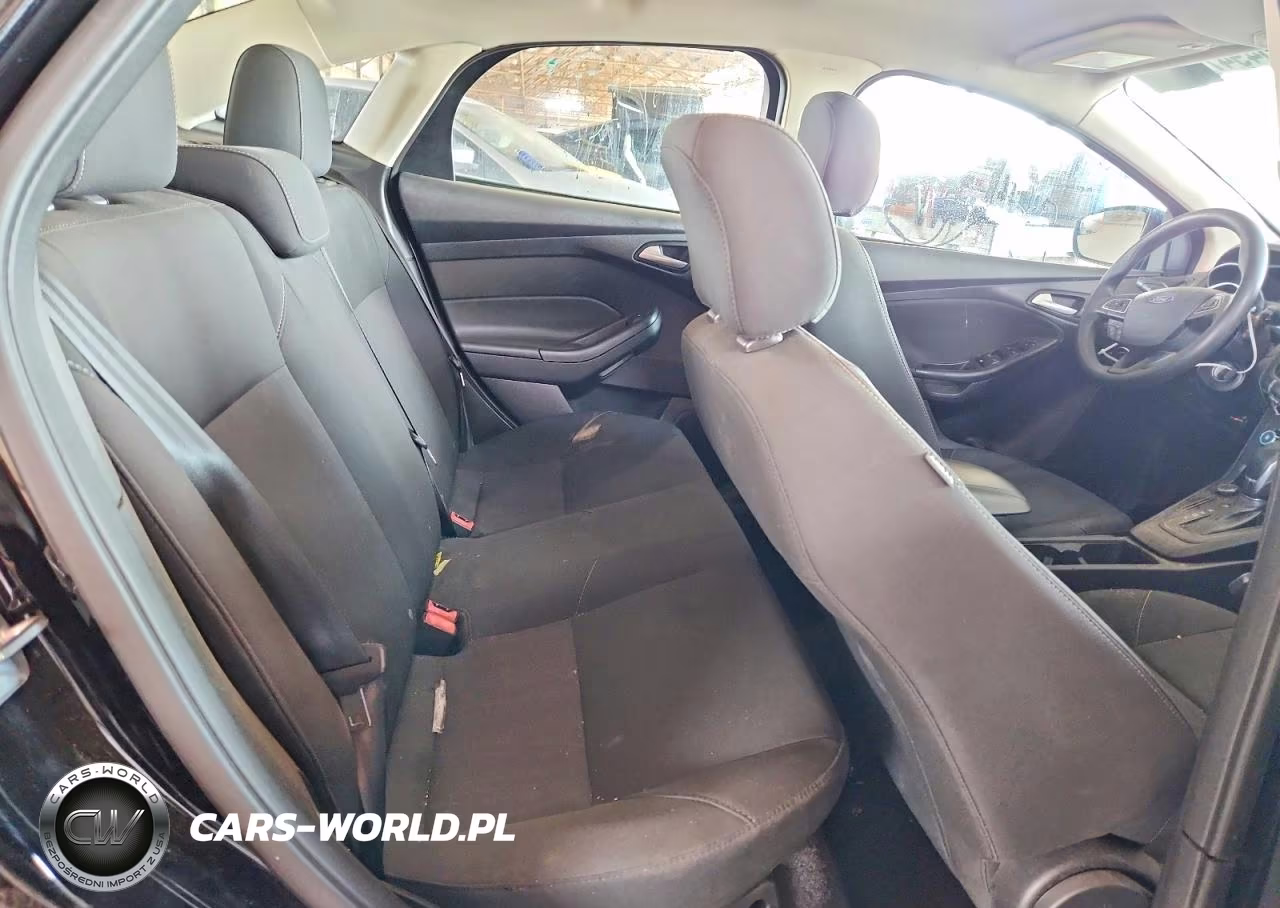 2017 Ford Focus Se VIN:1FADP3F24HL315455 - 10