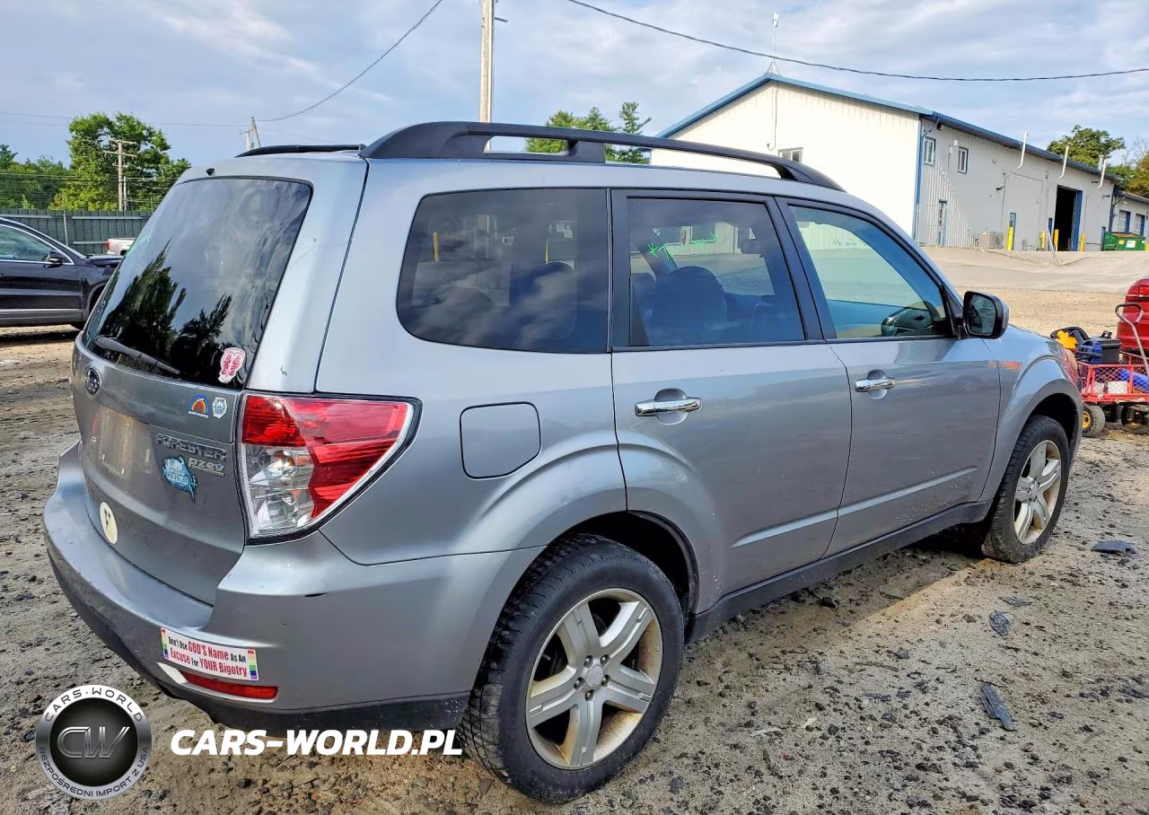 2010 Subaru Forester 2.5X Premium VIN:JF2SH6CC5AH747818 - 3