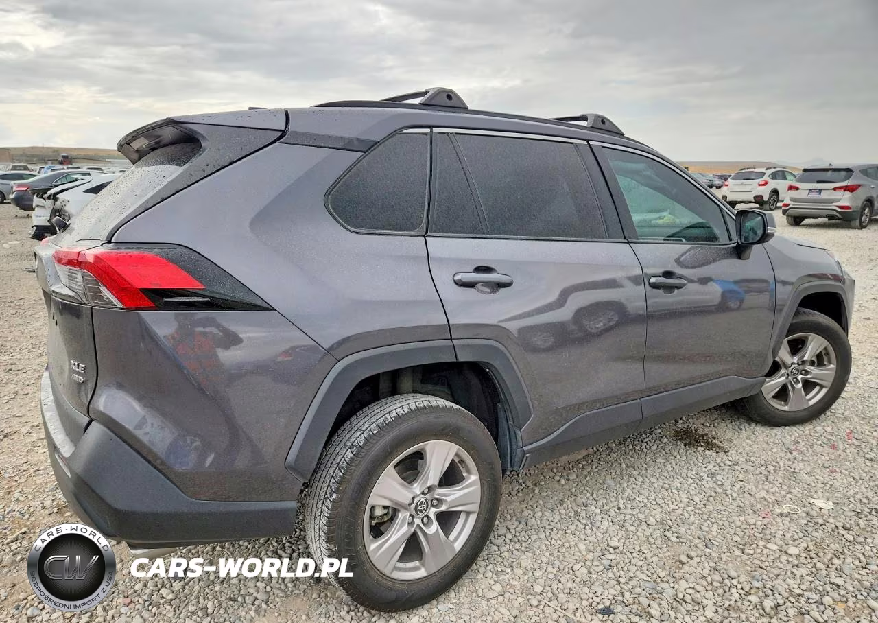 2023 Toyota Rav4 Xle VIN:2T3P1RFV4PC339810 - 3