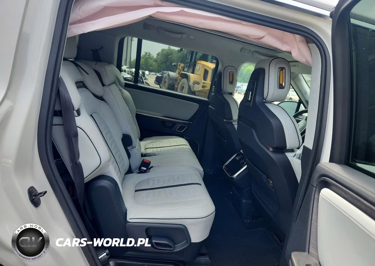 2023 Rivian R1S Adventure VIN:7PDSGABA3PN019549 - 11