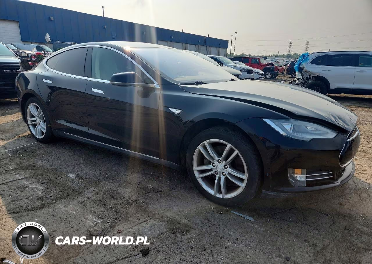 2013 Tesla Model S VIN:5YJSA1DN0DFP07916 - 4