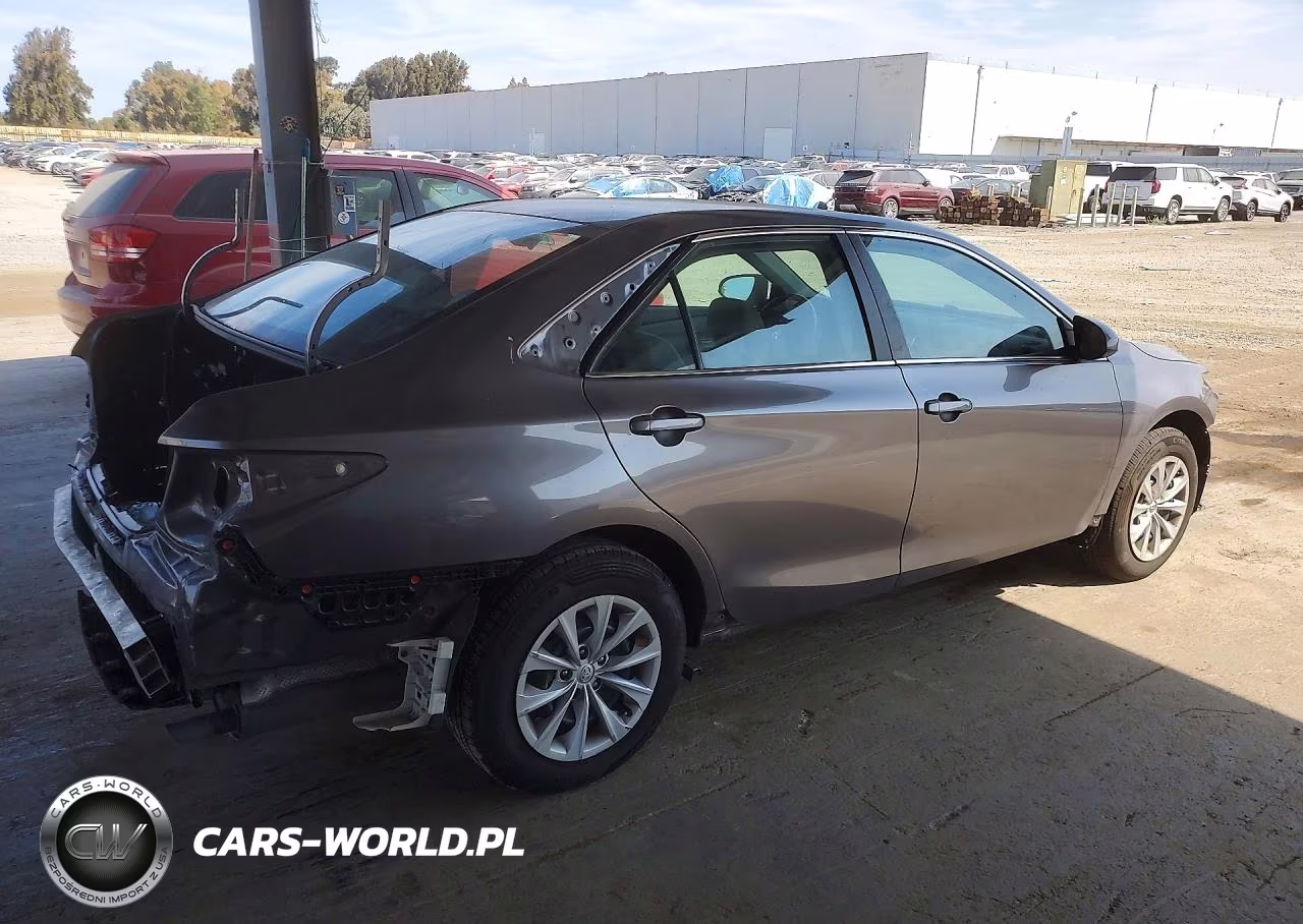 2016 Toyota Camry Le VIN:4T1BF1FK2GU590870 - 3