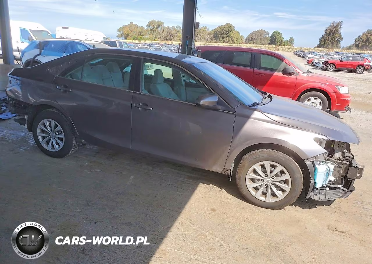 2016 Toyota Camry Le VIN:4T1BF1FK2GU590870 - 4