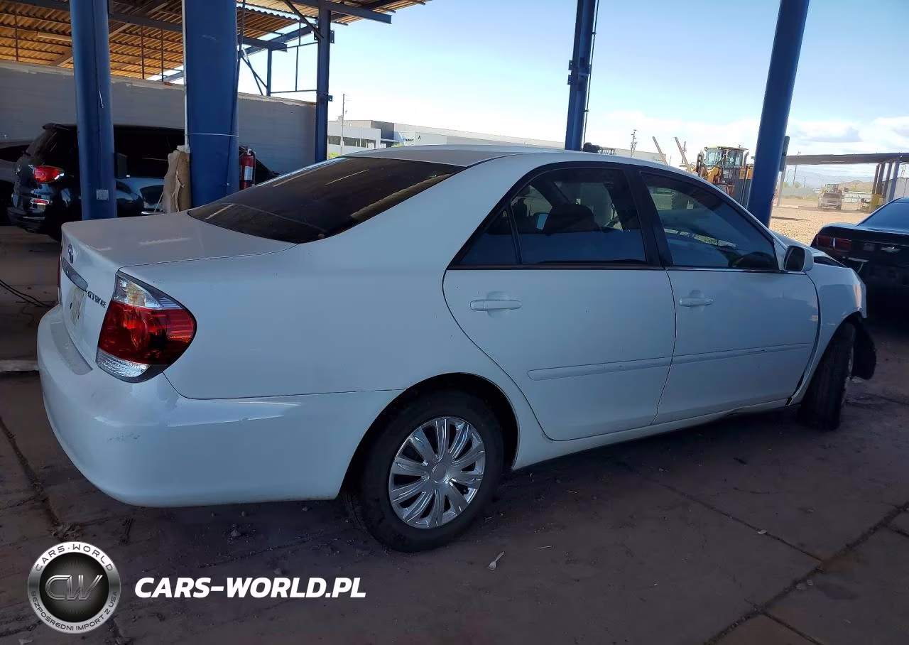 2005 Toyota Camry Le VIN:4T1BE32K85U558703 - 3