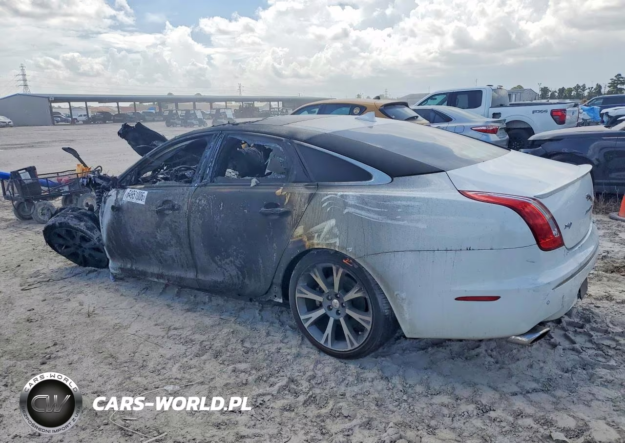 2015 Jaguar Xj VIN:SAJWA1CZ7F8V86800 - 2