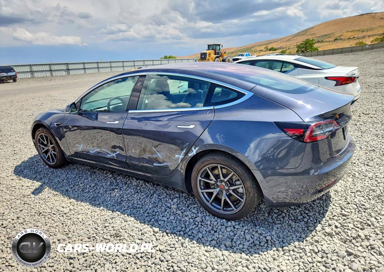 2018 Tesla Model 3 VIN:5YJ3E1EA1JF158212 - 2