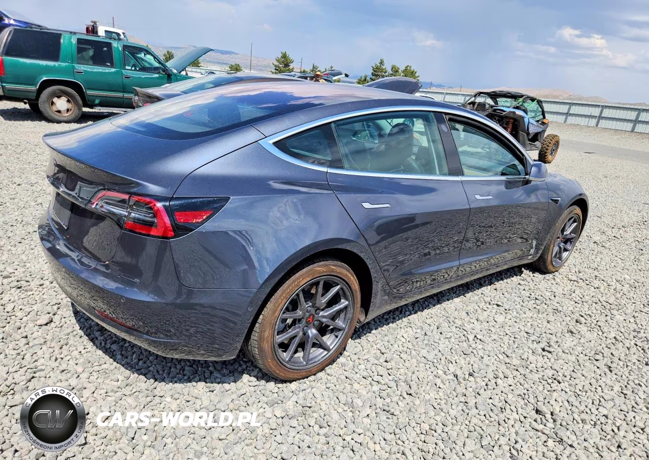2018 Tesla Model 3 VIN:5YJ3E1EA1JF158212 - 3