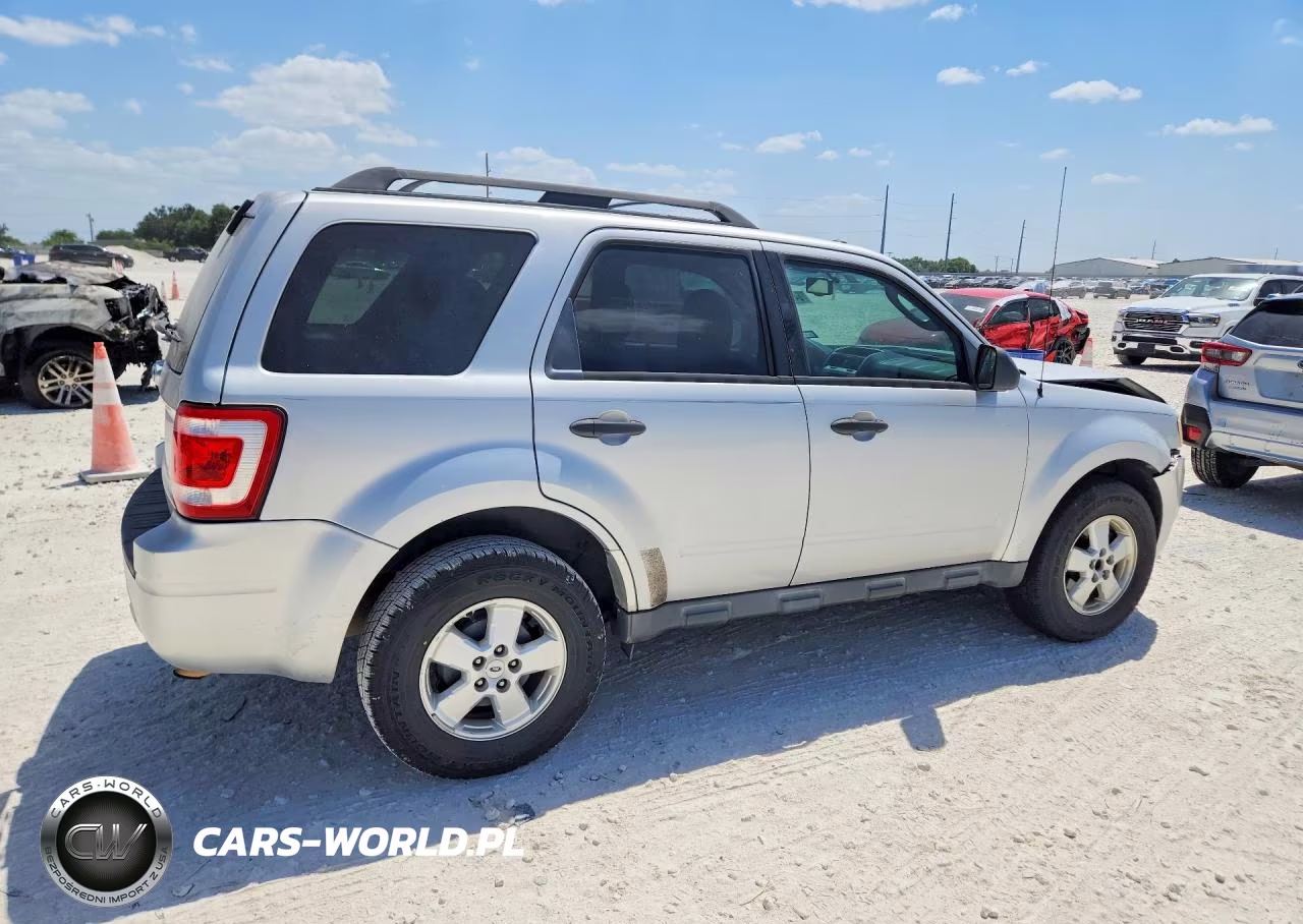 2011 Ford Escape Xlt VIN:1FMCU0D78BKA80952 - 3