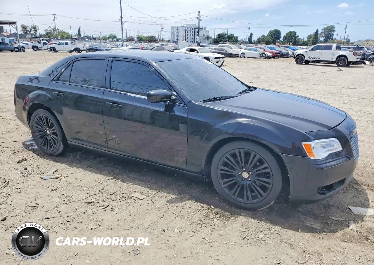 2013 Chrysler 300 VIN:2C3CCAAG2DH613295 - 4