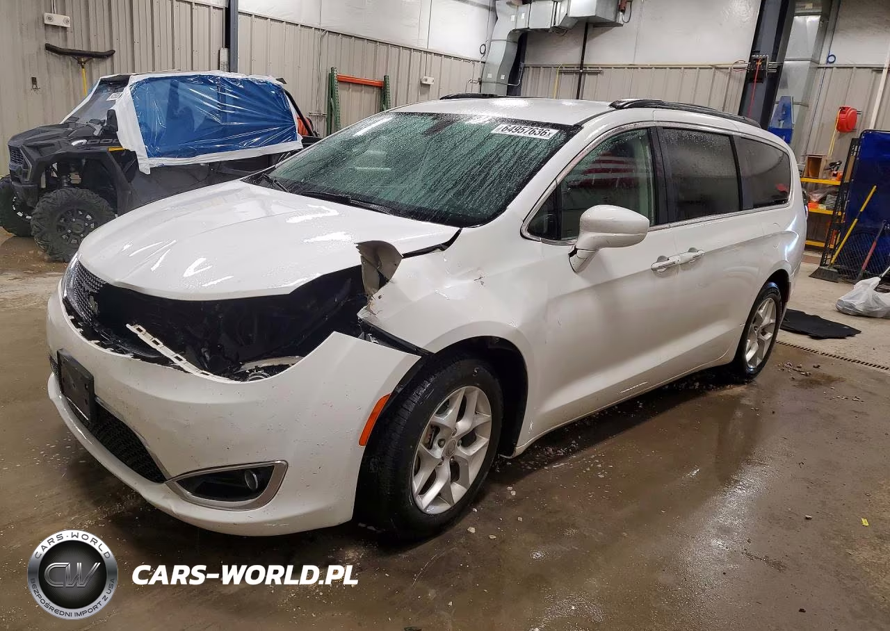 2018 Chrysler Pacifica Touring Plus VIN:2C4RC1FG1JR183120 - 1