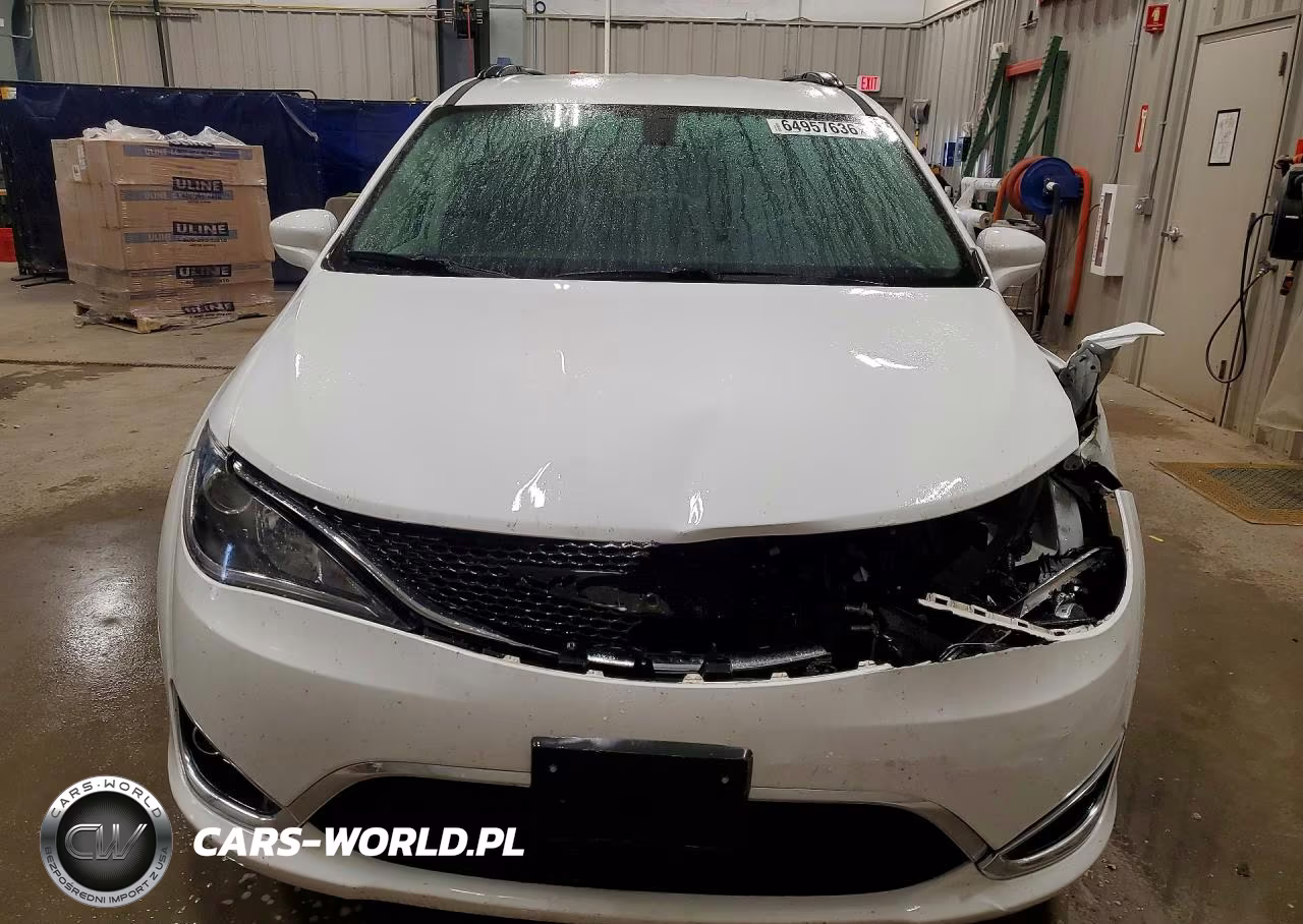 2018 Chrysler Pacifica Touring Plus VIN:2C4RC1FG1JR183120 - 5
